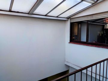 VENTA CASA 3 AMB COCHERA TERRAZA Y DEPEND LINIERS