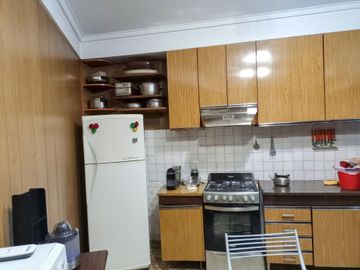 VENTA CASA 3 AMB COCHERA TERRAZA Y DEPEND LINIERS