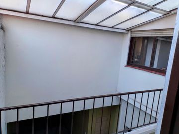 VENTA CASA 3 AMB COCHERA TERRAZA Y DEPEND LINIERS