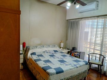 VENTA CASA 3 AMB COCHERA TERRAZA Y DEPEND LINIERS