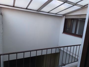 VENTA CASA 3 AMB COCHERA TERRAZA Y DEPEND LINIERS