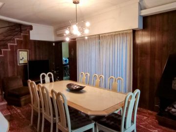 VENTA CASA 3 AMB COCHERA TERRAZA Y DEPEND LINIERS