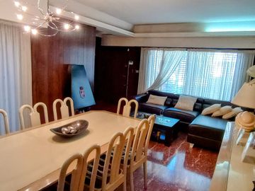 VENTA CASA 3 AMB COCHERA TERRAZA Y DEPEND LINIERS
