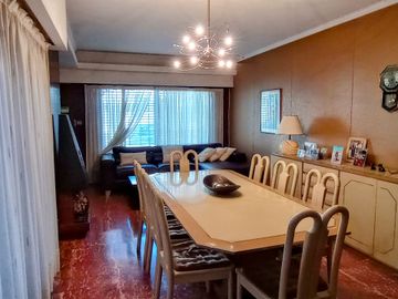 VENTA CASA 3 AMB COCHERA TERRAZA Y DEPEND LINIERS