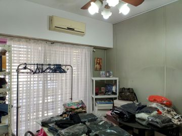 VENTA CASA 3 AMB COCHERA TERRAZA Y DEPEND LINIERS