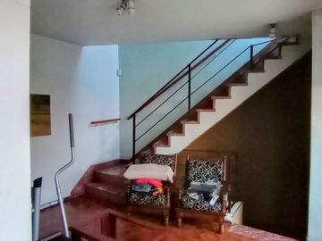 VENTA CASA 3 AMB COCHERA TERRAZA Y DEPEND LINIERS