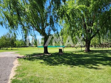 CASA QUINTA CON FRENTE DE RUTA 151 km 9,3