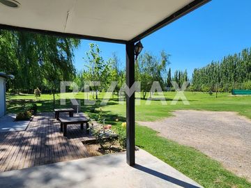 CASA QUINTA CON FRENTE DE RUTA 151 km 9,3