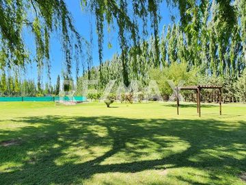 CASA QUINTA CON FRENTE DE RUTA 151 km 9,3