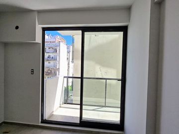 Venta depto Monoambiente con balcón en Flores