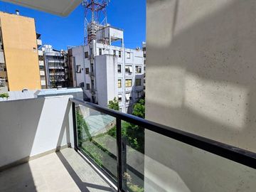 Venta depto Monoambiente con balcón en Flores