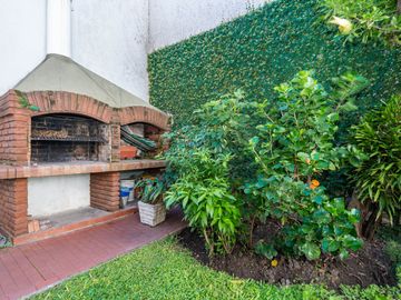 CASA 4 AMBIENTES COCHERA JARDÍN TERRAZA BOEDO