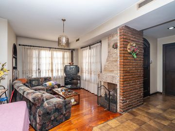 CASA 4 AMBIENTES COCHERA JARDÍN TERRAZA BOEDO