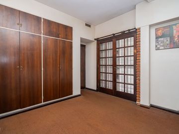 CASA 4 AMBIENTES COCHERA JARDÍN TERRAZA BOEDO