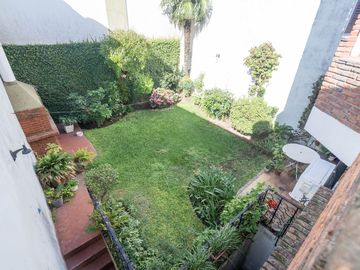 CASA 4 AMBIENTES COCHERA JARDÍN TERRAZA BOEDO
