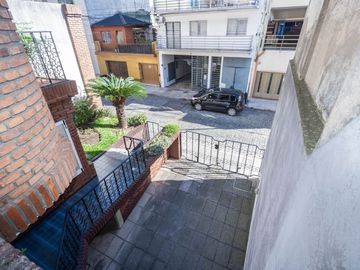 CASA 4 AMBIENTES COCHERA JARDÍN TERRAZA BOEDO