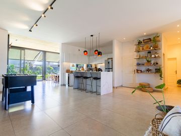 VTA CASA 5 AMB,6 COCHERAS, BºSan Matías EXCELENTE