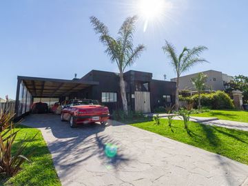 VTA CASA 5 AMB,6 COCHERAS, BºSan Matías EXCELENTE