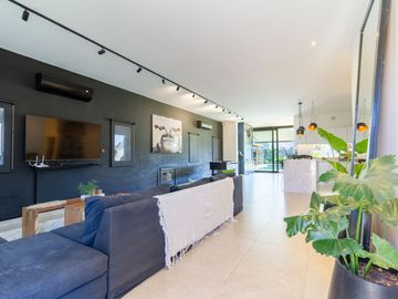 VTA CASA 5 AMB,6 COCHERAS, BºSan Matías EXCELENTE