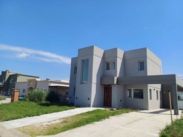 Casa c/pileta, San Sebastian A8 Escobar Financia!