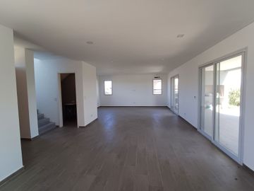 Casa c/pileta, San Sebastian A8 Escobar Financia!