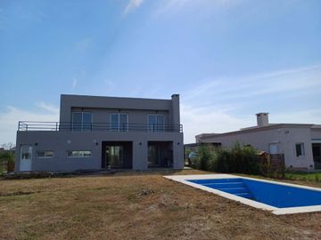 Casa c/pileta, San Sebastian A8 Escobar Financia!