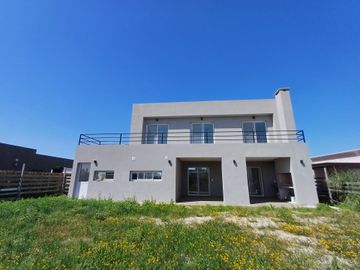 Casa c/pileta, San Sebastian A8 Escobar Financia!