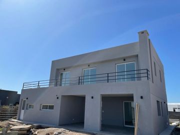 Casa c/pileta, San Sebastian A8 Escobar Financia!