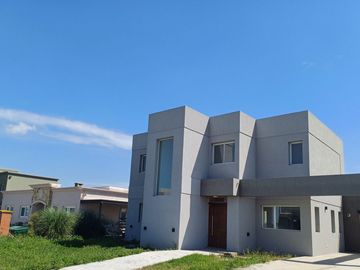 Casa c/pileta, San Sebastian A8 Escobar Financia!
