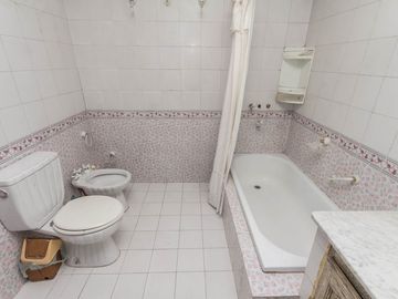 CASA EN VENTA 5 AMB -PARQUE - PILETA- APTO CREDITO