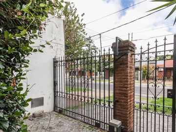 CASA EN VENTA 5 AMB -PARQUE - PILETA- APTO CREDITO