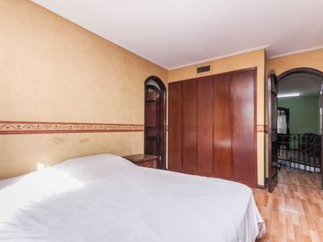 CASA EN VENTA 5 AMB -PARQUE - PILETA- APTO CREDITO