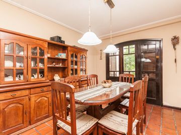 CASA EN VENTA 5 AMB -PARQUE - PILETA- APTO CREDITO