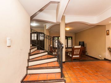CASA EN VENTA 5 AMB -PARQUE - PILETA- APTO CREDITO