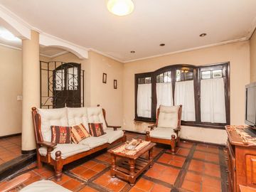 CASA EN VENTA 5 AMB -PARQUE - PILETA- APTO CREDITO