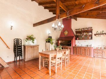 CASA EN VENTA 5 AMB -PARQUE - PILETA- APTO CREDITO