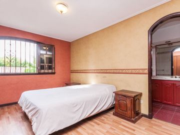 CASA EN VENTA 5 AMB -PARQUE - PILETA- APTO CREDITO