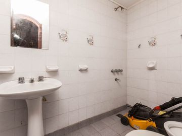 CASA EN VENTA 5 AMB -PARQUE - PILETA- APTO CREDITO