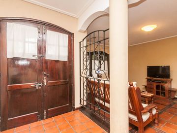 CASA EN VENTA 5 AMB -PARQUE - PILETA- APTO CREDITO