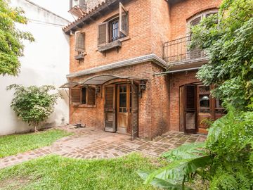 CASA EN VENTA 5 AMB -PARQUE - PILETA- APTO CREDITO