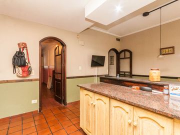 CASA EN VENTA 5 AMB -PARQUE - PILETA- APTO CREDITO