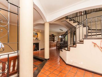 CASA EN VENTA 5 AMB -PARQUE - PILETA- APTO CREDITO