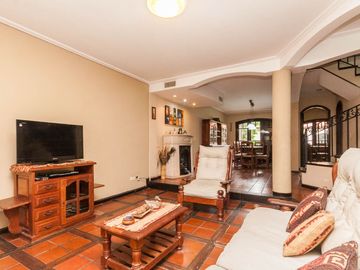 CASA EN VENTA 5 AMB -PARQUE - PILETA- APTO CREDITO