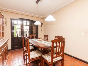CASA EN VENTA 5 AMB -PARQUE - PILETA- APTO CREDITO