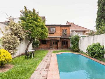 CASA EN VENTA 5 AMB -PARQUE - PILETA- APTO CREDITO