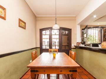 CASA EN VENTA 5 AMB -PARQUE - PILETA- APTO CREDITO
