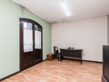 CASA EN VENTA 5 AMB -PARQUE - PILETA- APTO CREDITO