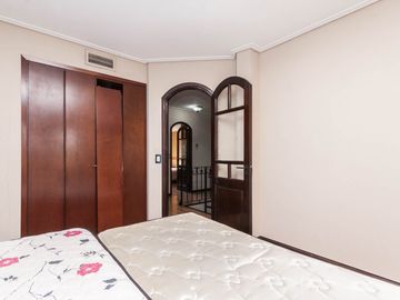 CASA EN VENTA 5 AMB -PARQUE - PILETA- APTO CREDITO