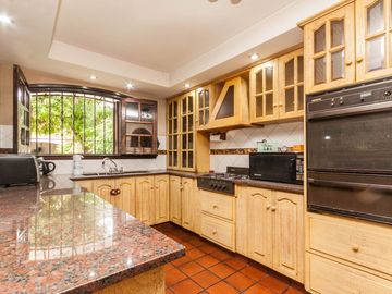 CASA EN VENTA 5 AMB -PARQUE - PILETA- APTO CREDITO