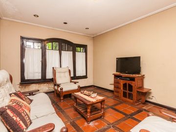 CASA EN VENTA 5 AMB -PARQUE - PILETA- APTO CREDITO